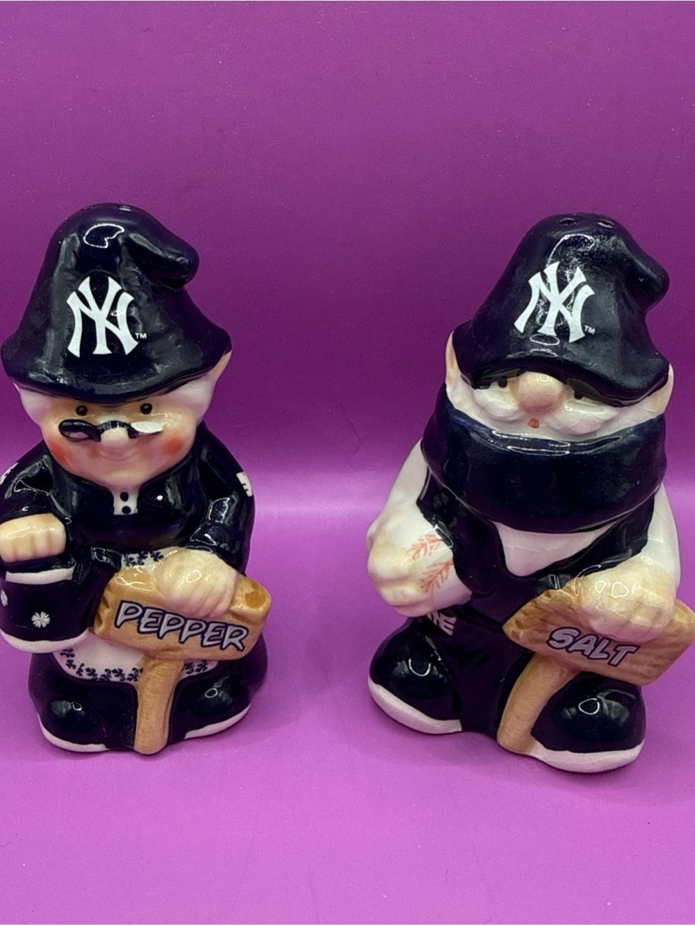 NY Yankees Gnome Salt & Pepper Shakers 2010 Forever Collectibles MLB *read*